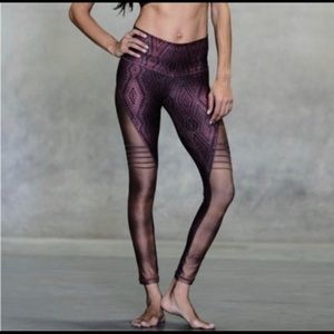 NWT Niyama Sol Garnet Slice Barefoot Leggings